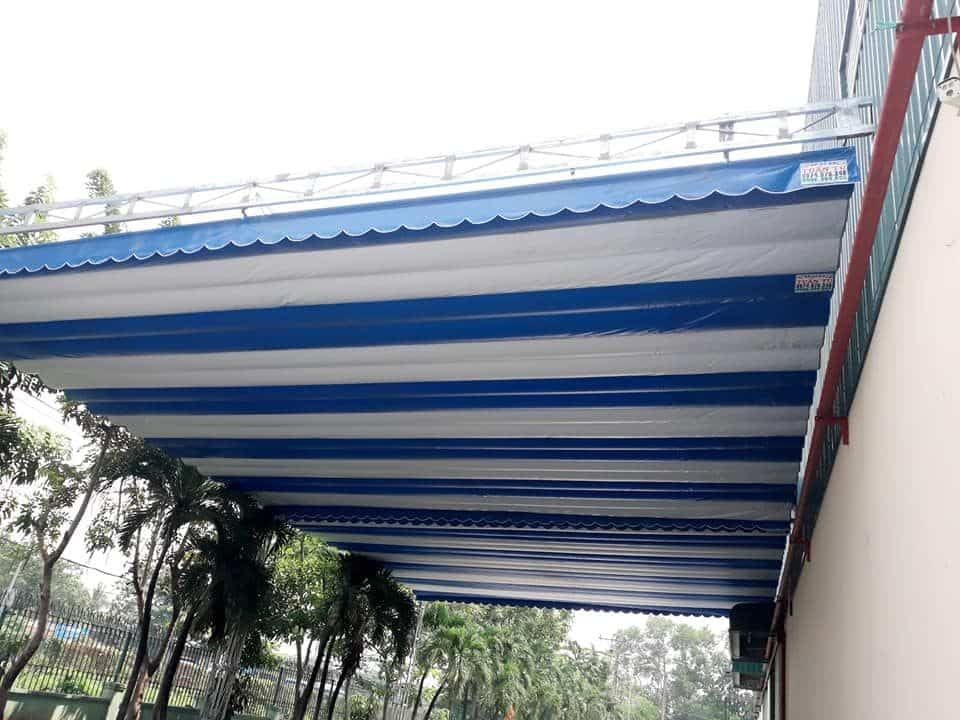 Bạt k&eacute;o m&aacute;i lượn s&oacute;ng sọc xanh trắng che nắng mưa hi&ecirc;n nh&agrave;