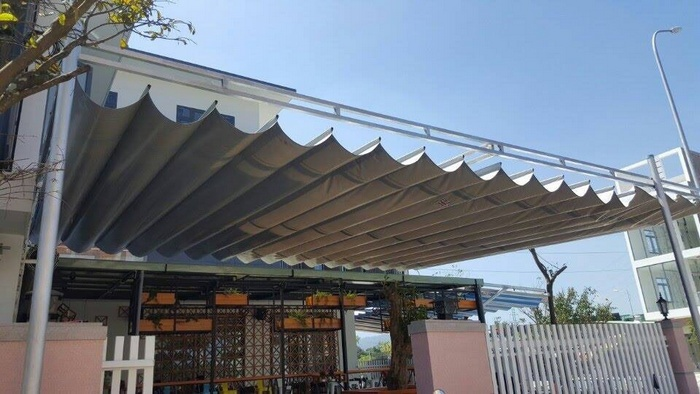 Hệ m&aacute;i bạt k&eacute;o ngo&agrave;i trời che s&acirc;n trước nh&agrave; phố v&agrave; mặt bằng kinh doanh