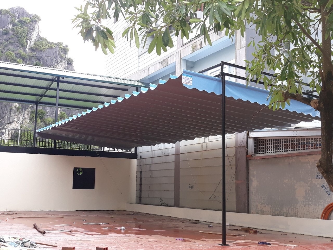 Mẫu bạt xếp ngo&agrave;i trời dập nếp s&oacute;ng lượn che m&aacute;t khoảng s&acirc;n rộng