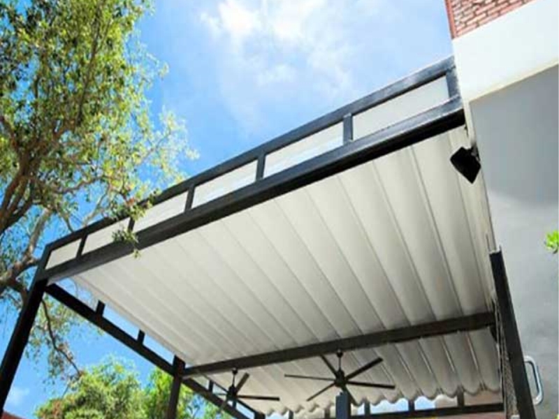 Lắp đặt bạt xếp tận nơi giải ph&aacute;p che nắng mưa ngo&agrave;i trời linh hoạt