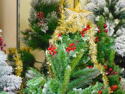 Cây thông trang trí Noel