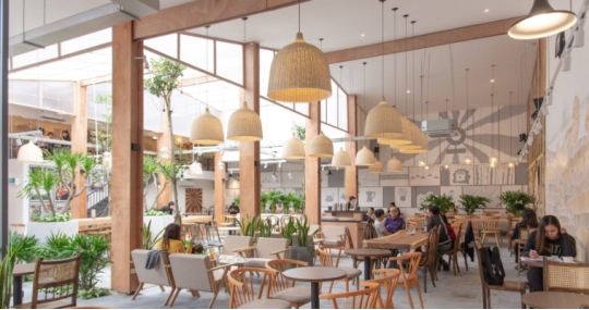 Top Mẫu Đèn Lồng Mây Tre Trang Trí Quán Cafe, Homestay Đẹp 2025