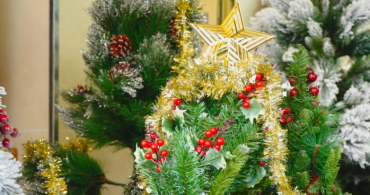 Cây thông Noel trang trí sẵn đẹp lung linh cho không gian giáng sinh