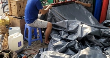 Xem thợ đóng khoen bạt siêu nhanh